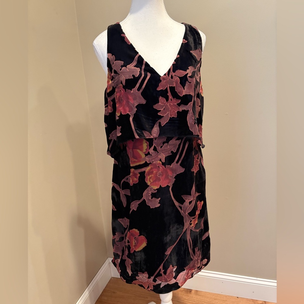 Jessica Simpson Velvet Floral Black and Pink Shift Dress NWT Sz 8.